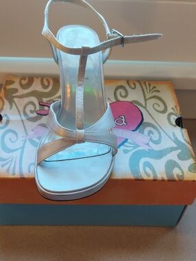 Women's T-Strap Ankle Strap Sandals in very light silver.